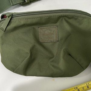 Never worn Herschel hip pack